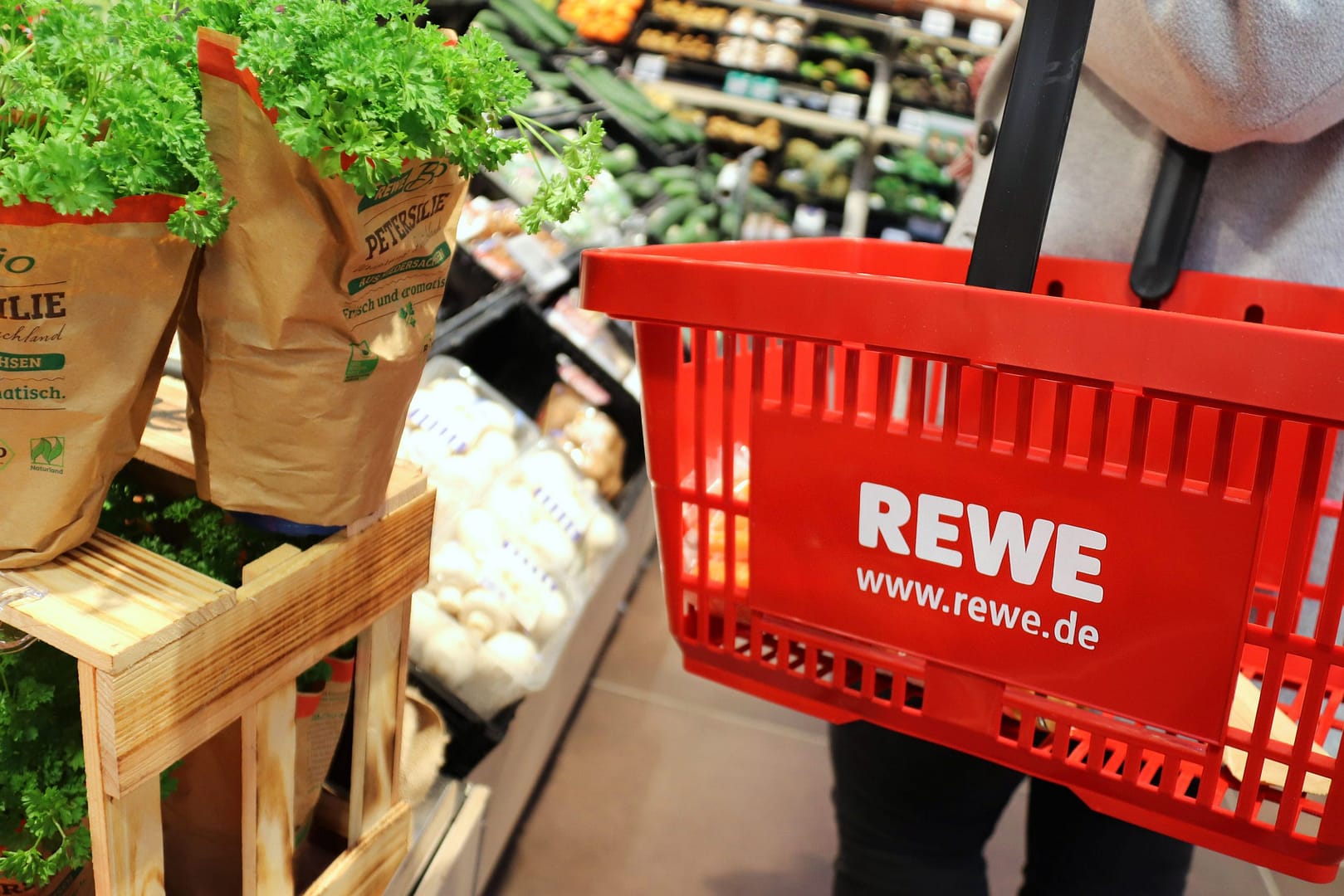 Überwachung REWE: Parkplatz-Polizei schnappt Geld und Daten
